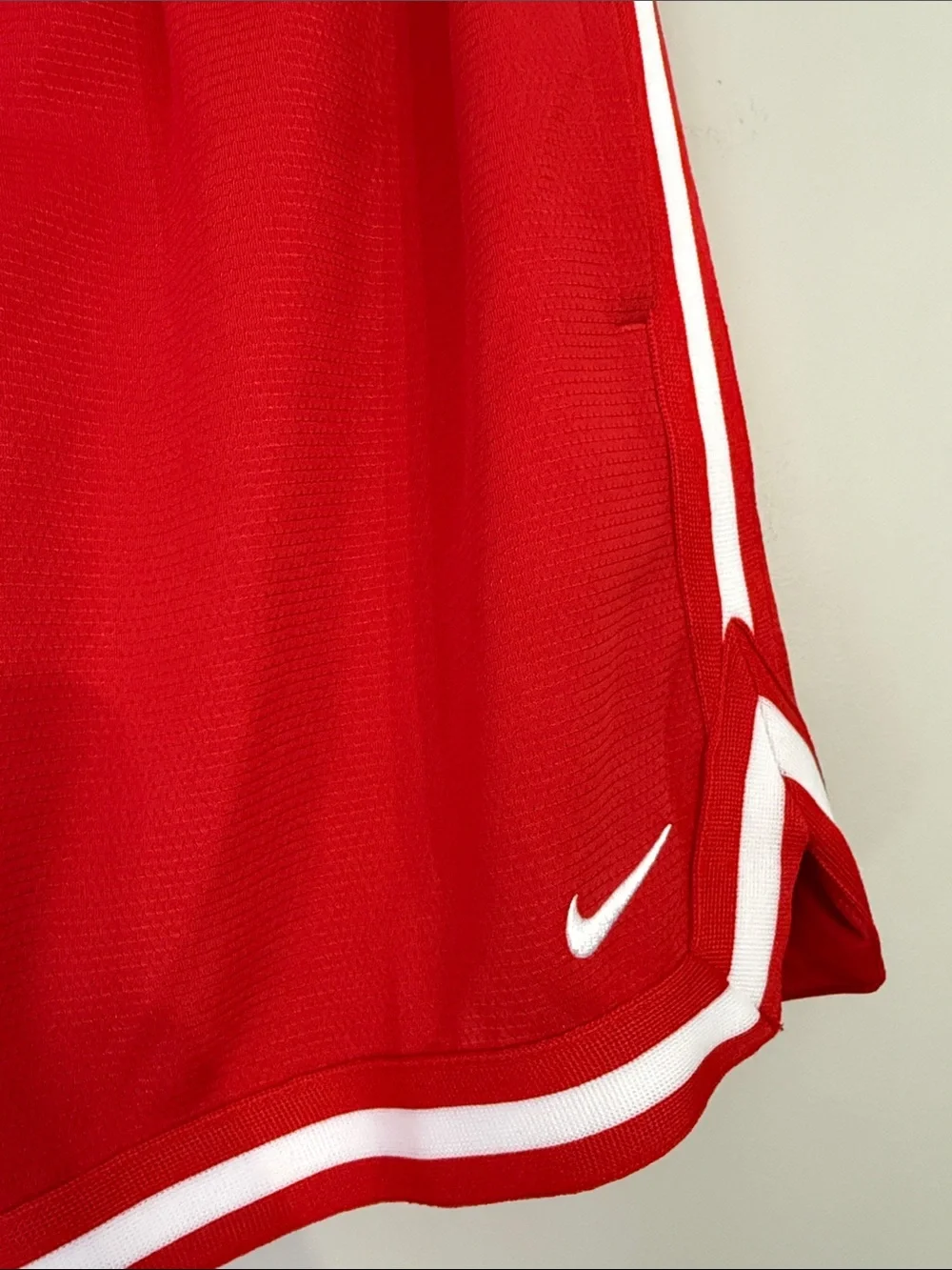 Nike boys youth Red Athletic Shorts Size Large